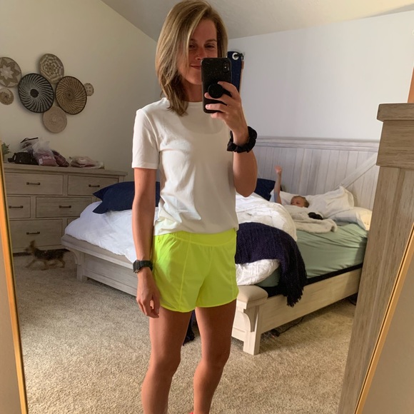 Meet your Posher, Hillary - Picture 3 of 10